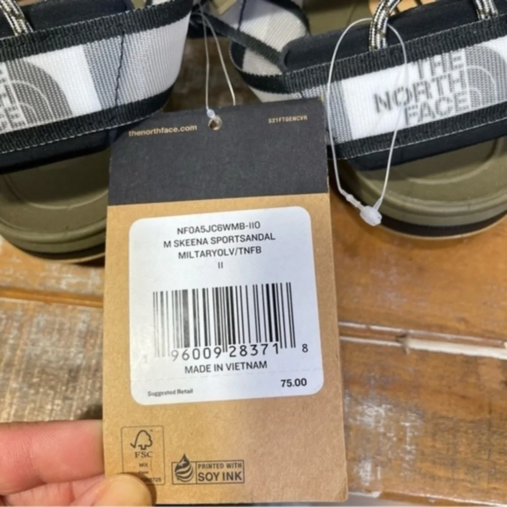 NWT THE NORTH FACE Skeena Mens Sport Sandals Size 11